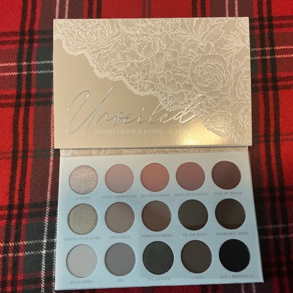 Unveiled Eyeshadow Palette - Picture 1 of 4